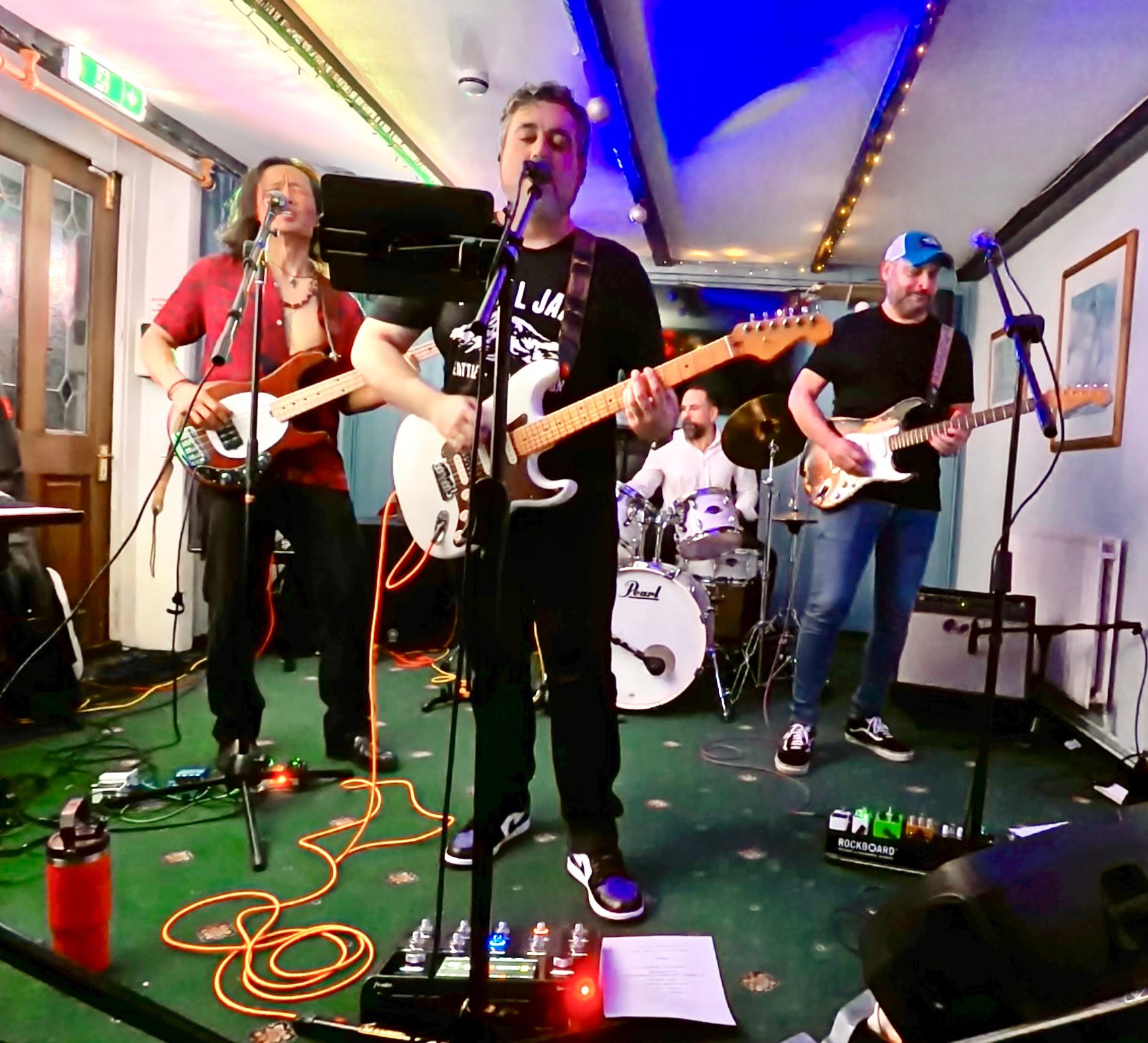 Reever band performance photo 1