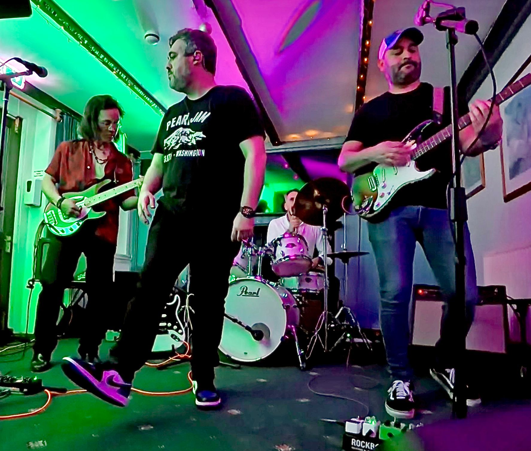 Reever band performance photo 2