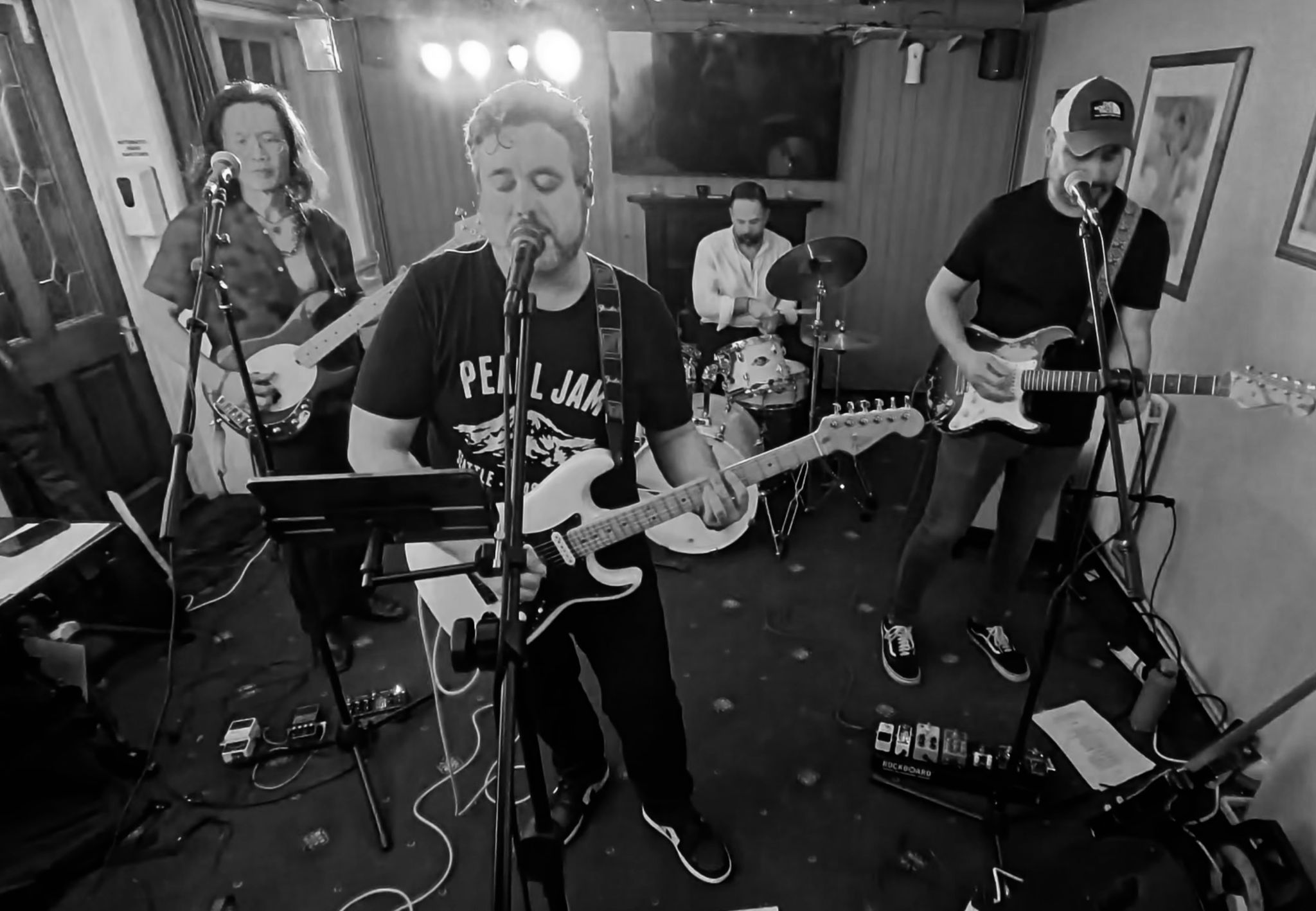 Reever band performance photo 3